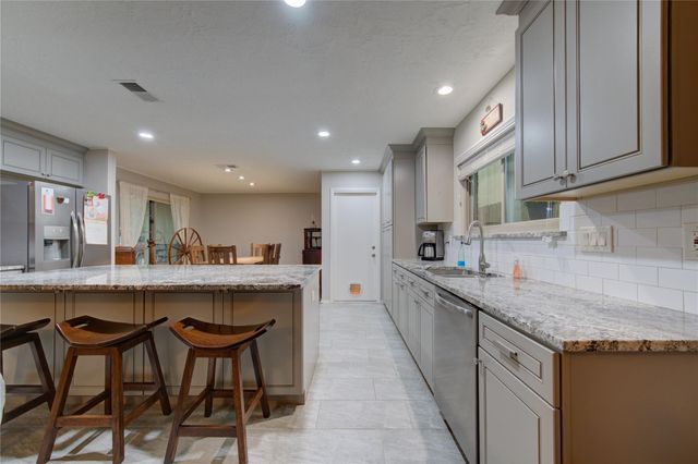 17559 S Compass Rose Circle Circle, Crosby, TX 77532