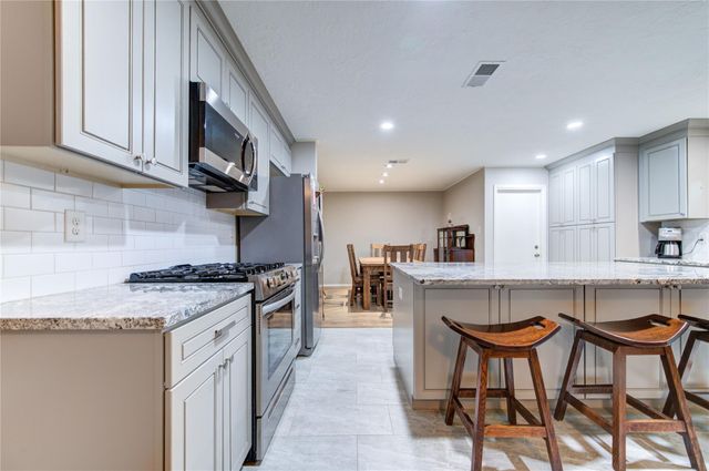 17559 S Compass Rose Circle Circle, Crosby, TX 77532