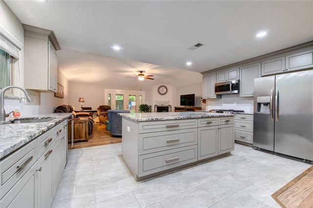 17559 S Compass Rose Circle Circle, Crosby, TX 77532