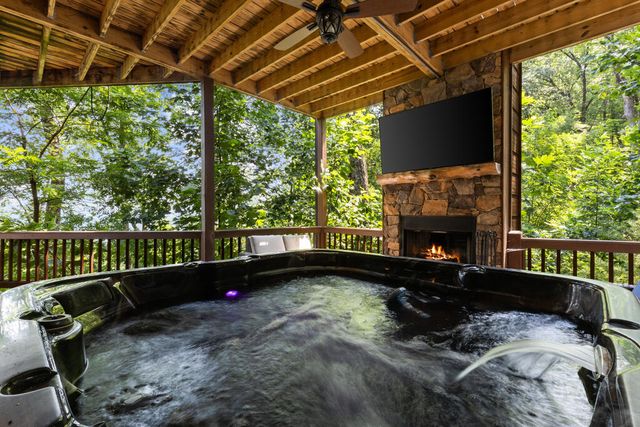 15 Paloma Drive, Blue Ridge, GA 30513