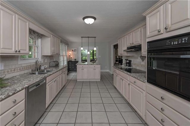 5885 West Chapel Hill Road, Douglasville, GA 30135