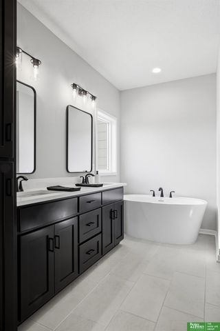 5709 N 195th Street, Elkhorn, NE 68022