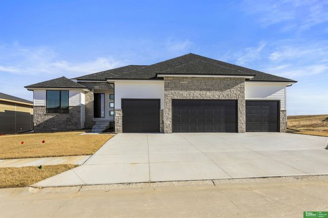 5709 N 195th Street, Elkhorn, NE 68022