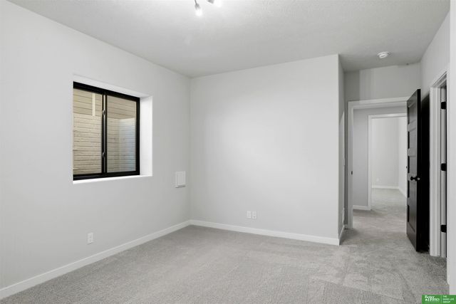 5709 N 195th Street, Elkhorn, NE 68022