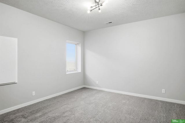 5709 N 195th Street, Elkhorn, NE 68022