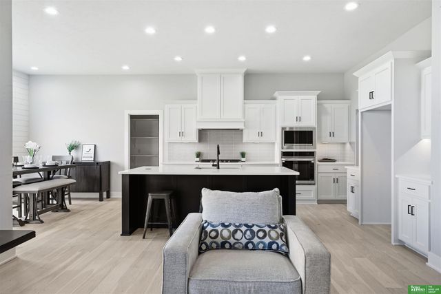 5709 N 195th Street, Elkhorn, NE 68022