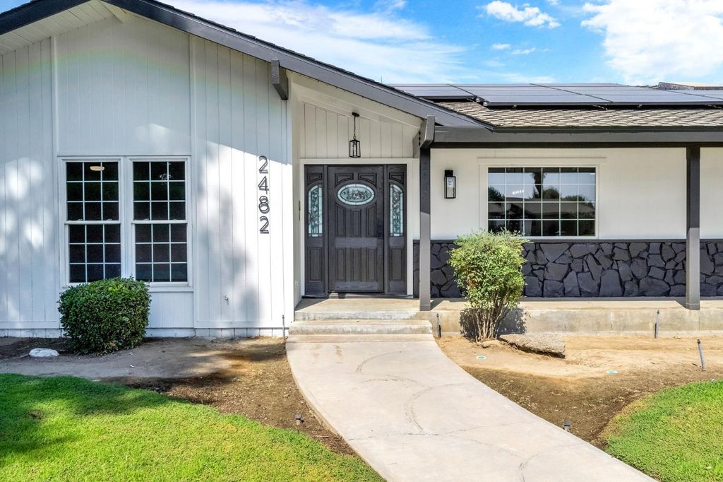 2482 Country Club Lane, Selma, CA 93662