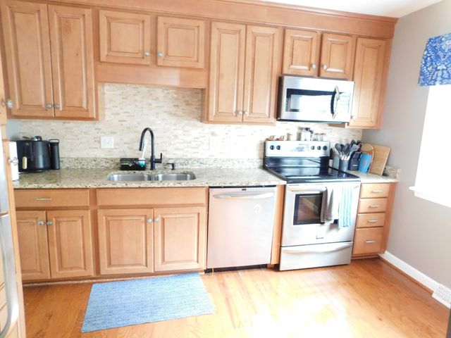 539 Missimer LN, Vinton, VA 24179
