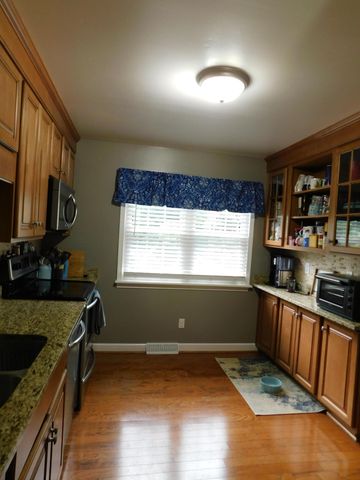 539 Missimer LN, Vinton, VA 24179