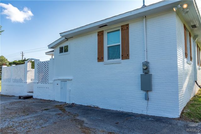 1102 N Washington, Livingston, AL 35470