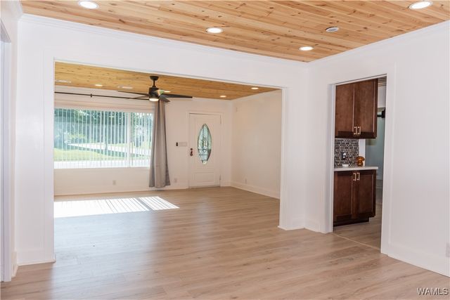 1102 N Washington, Livingston, AL 35470