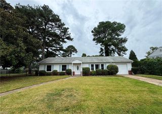 4640 Crown Point LN, Virginia Beach, VA 23462