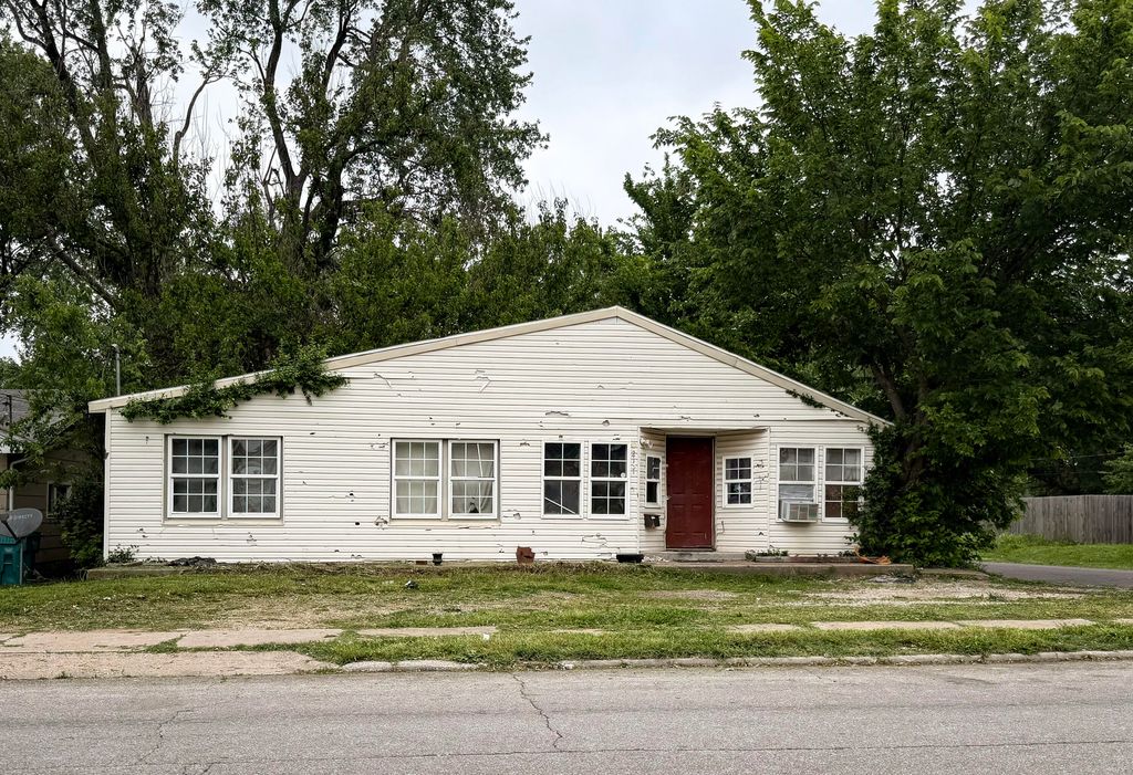 2131 W Atlantic Street, Springfield, MO 65803