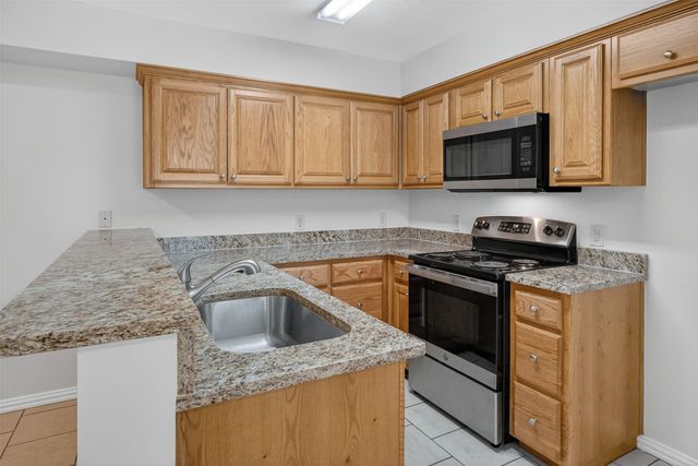 1712 S Waco Street, Van Alstyne, TX 75495