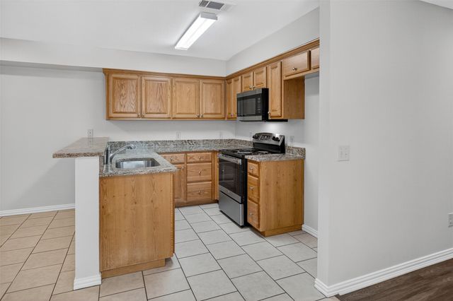 1712 S Waco Street, Van Alstyne, TX 75495