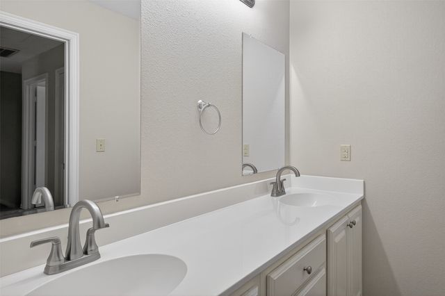 1712 S Waco Street, Van Alstyne, TX 75495