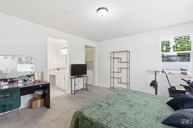 1736 Audley End Place, Bakersfield, CA 93311