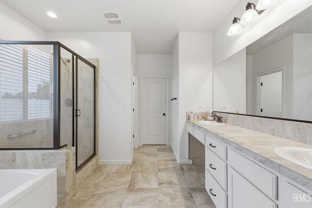 1736 Audley End Place, Bakersfield, CA 93311