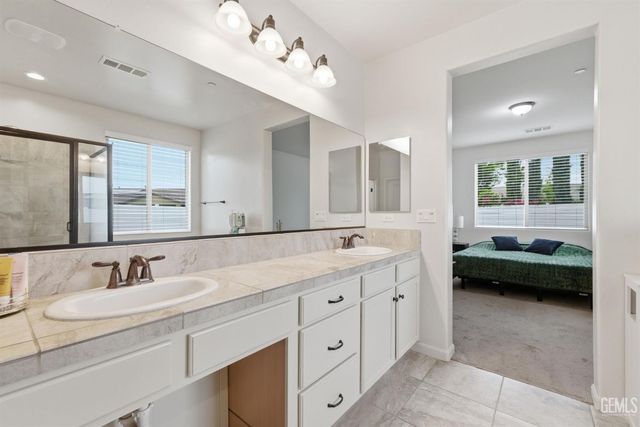 1736 Audley End Place, Bakersfield, CA 93311