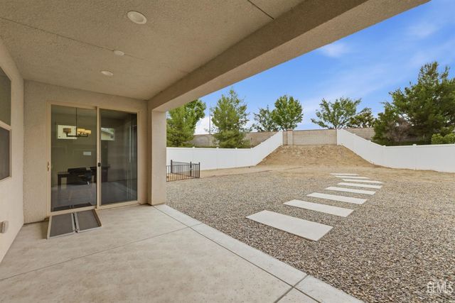 1736 Audley End Place, Bakersfield, CA 93311