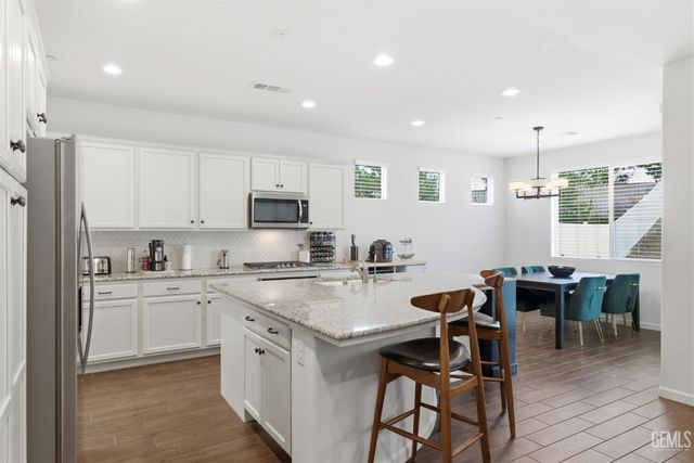 1736 Audley End Place, Bakersfield, CA 93311