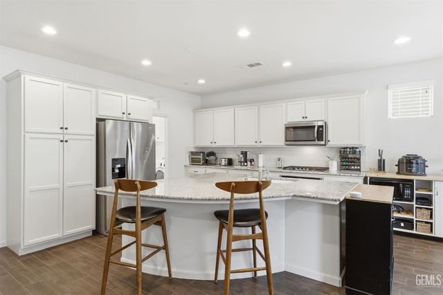 1736 Audley End Place, Bakersfield, CA 93311