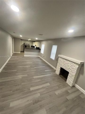 1036 NW 47th Ter, Miami, FL 33127