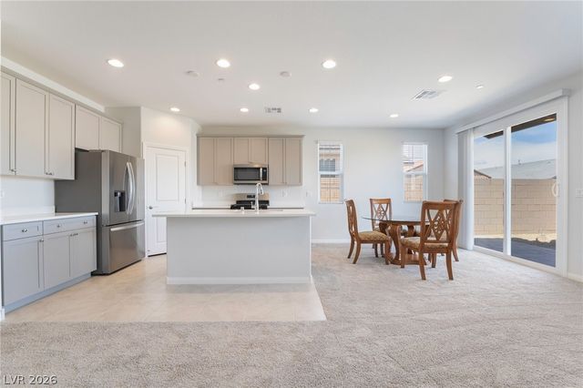 94 Cadence Crest Avenue, Henderson, NV 89011