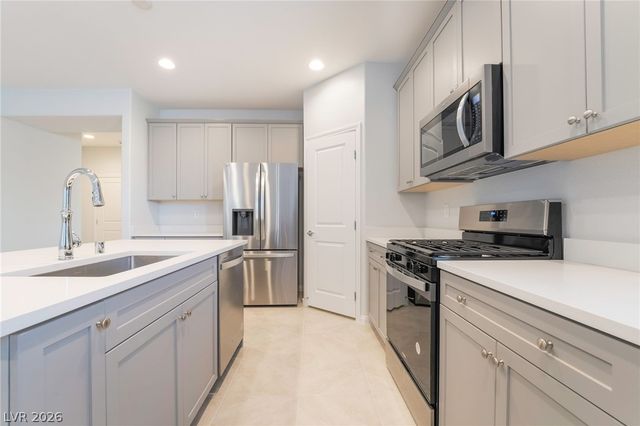 94 Cadence Crest Avenue, Henderson, NV 89011
