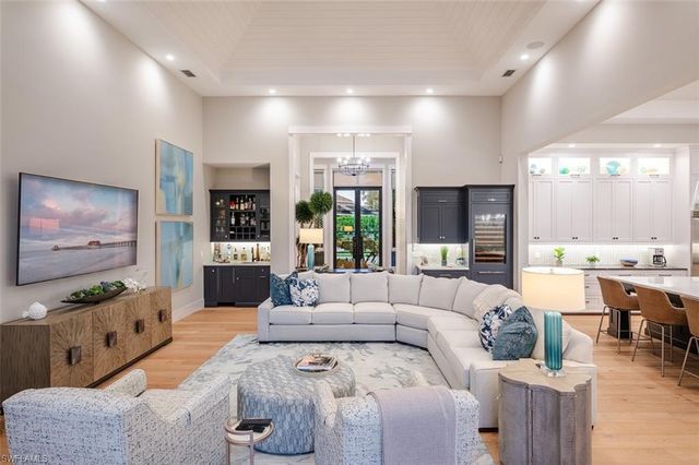 2100 SNOOK DR, Naples, FL 34102
