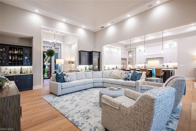 2100 SNOOK DR, Naples, FL 34102