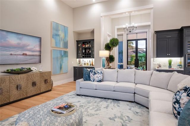 2100 SNOOK DR, Naples, FL 34102