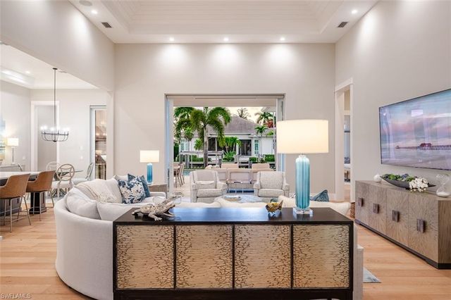 2100 SNOOK DR, Naples, FL 34102