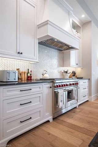 2100 SNOOK DR, Naples, FL 34102