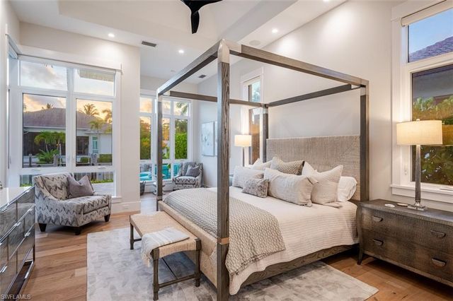 2100 SNOOK DR, Naples, FL 34102