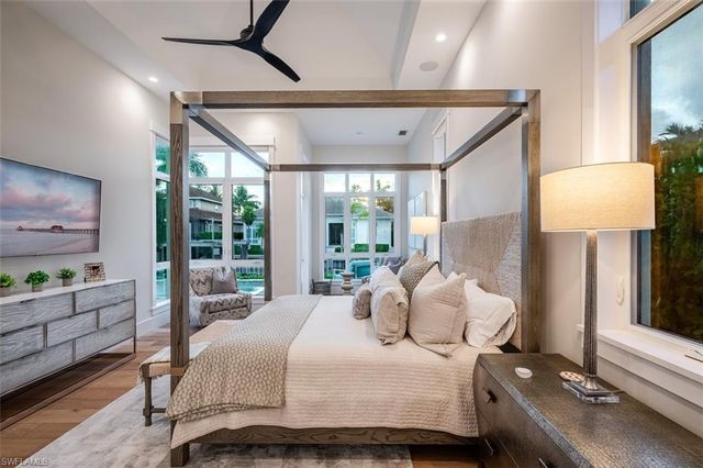 2100 SNOOK DR, Naples, FL 34102