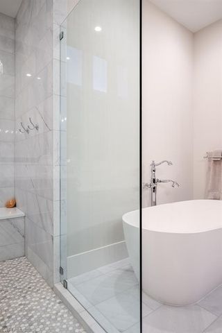 2100 SNOOK DR, Naples, FL 34102