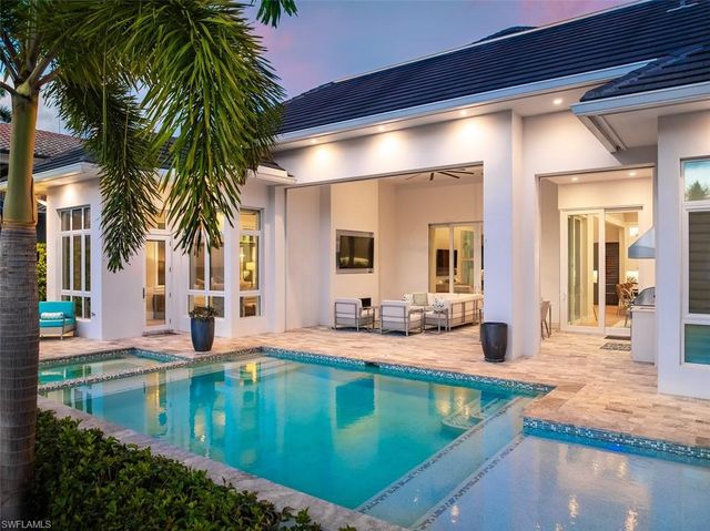 2100 SNOOK DR, Naples, FL 34102
