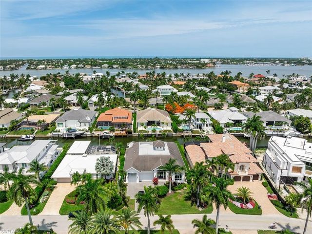 2100 SNOOK DR, Naples, FL 34102