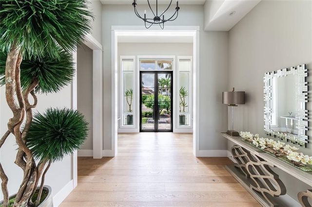 2100 SNOOK DR, Naples, FL 34102