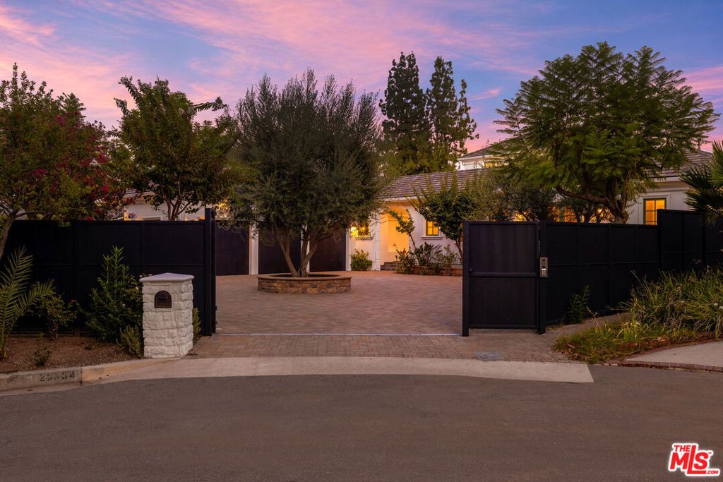23334 Ostronic Drive, Woodland Hills, CA 91367 — photo 2
