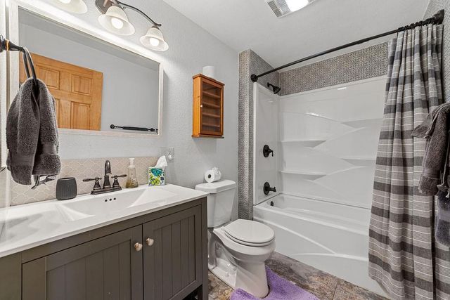 163 Molina Rd, Kerrville, TX 78028