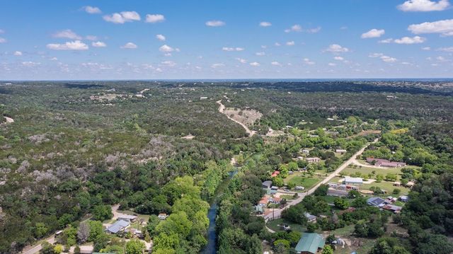 163 Molina Rd, Kerrville, TX 78028