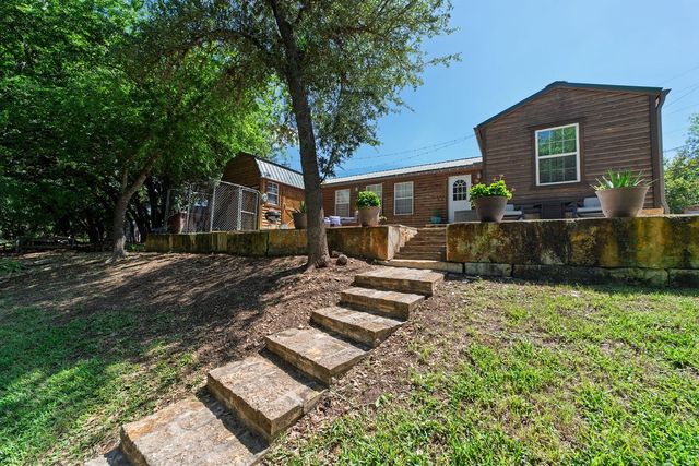 163 Molina Rd, Kerrville, TX 78028