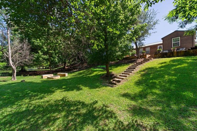 163 Molina Rd, Kerrville, TX 78028