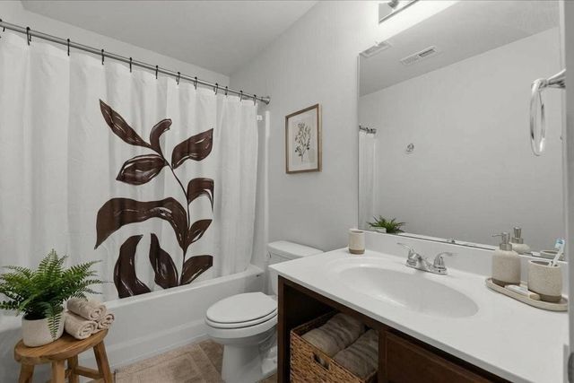 216 Wayfair Lane, Wellford, SC 29385