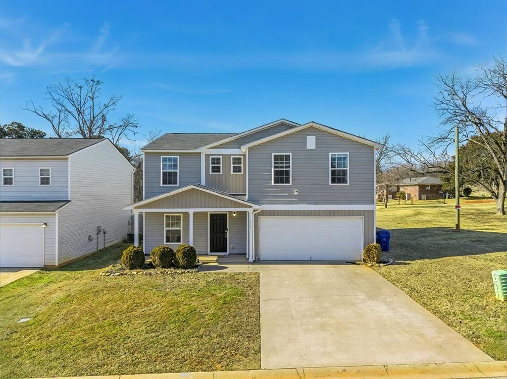 216 Wayfair Lane, Wellford, SC 29385