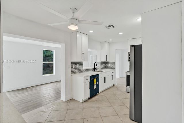 5810 NW 81st Ave, Tamarac, FL 33321