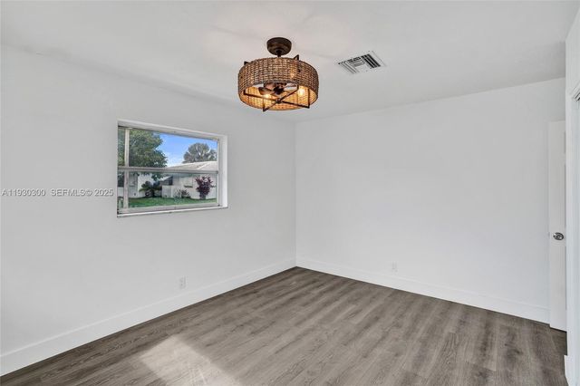 5810 NW 81st Ave, Tamarac, FL 33321