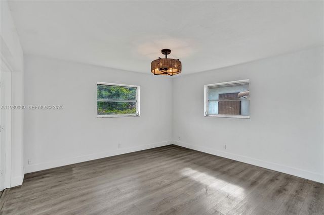 5810 NW 81st Ave, Tamarac, FL 33321